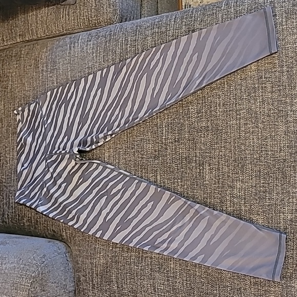 Aerie Chill. Play. Move. Ombre Zebra Leggings - sz Large - Picture 2 of 6